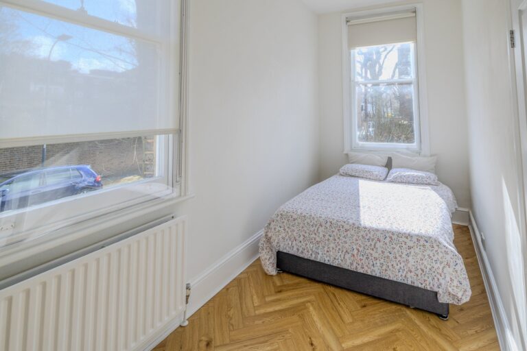 images of property on Benbow Road