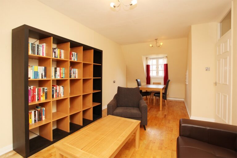 images of property on Riverside Gardens