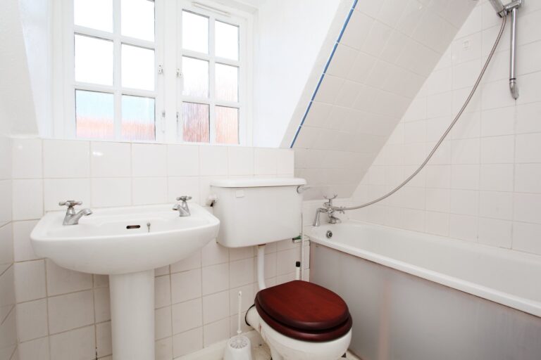 images of property on Riverside Gardens