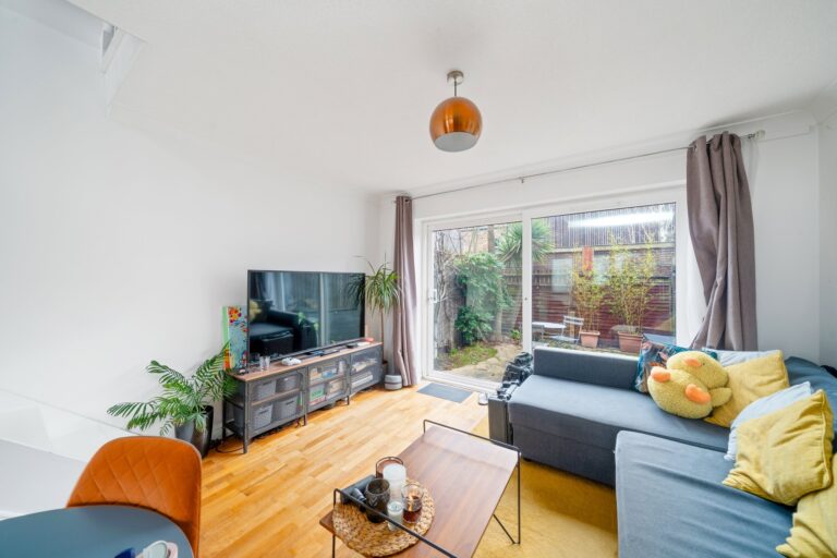 images of property on Argyle Place