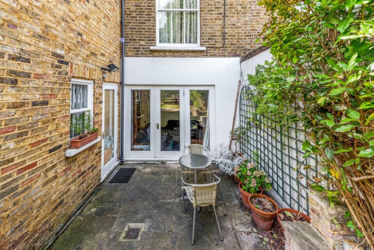 images of property on Cambridge Road North