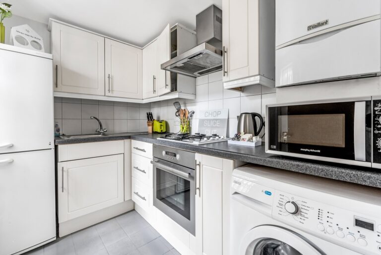 images of property on Cambridge Road North