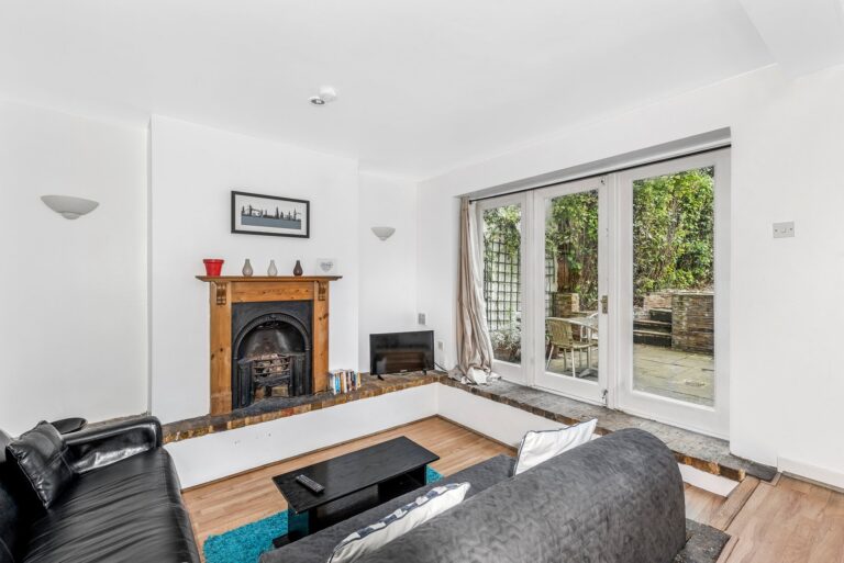 images of property on Cambridge Road North