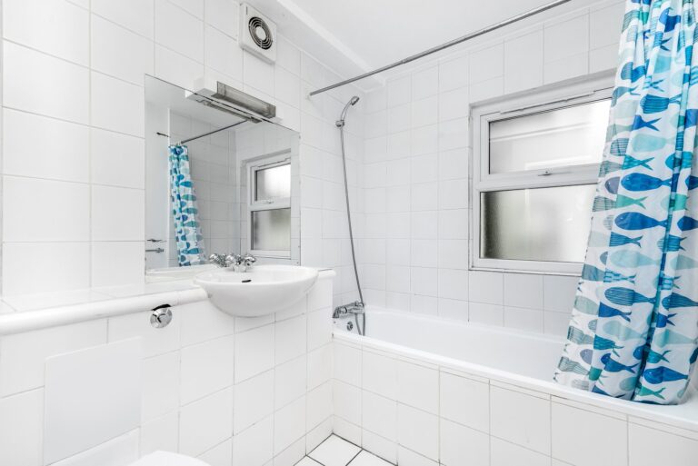 images of property on Cambridge Road North