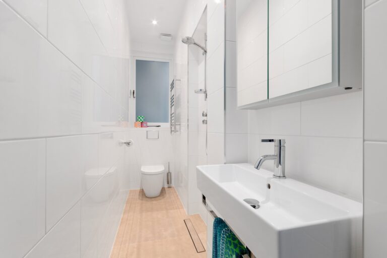 images of property on Burlington Lane