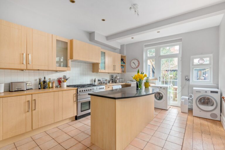 images of property on Burlington Lane