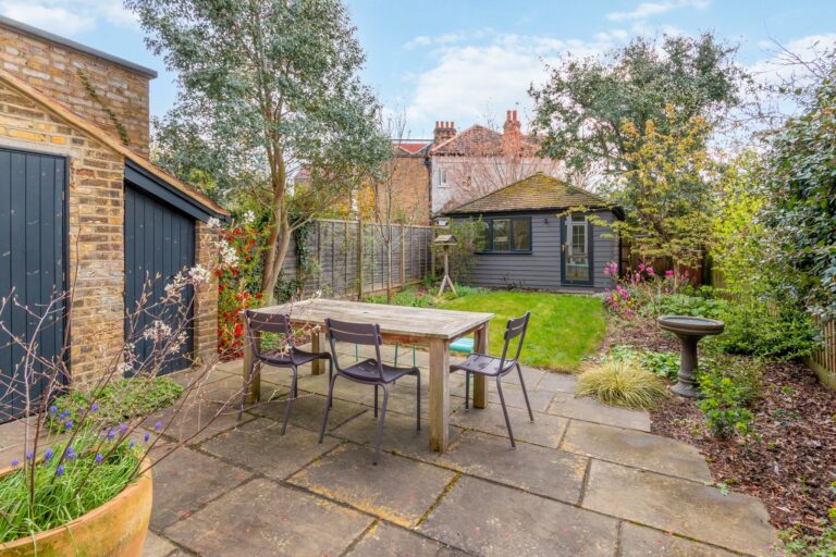 images of property on Burlington Lane