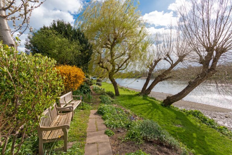 images of property on Thames Village Hartington Road