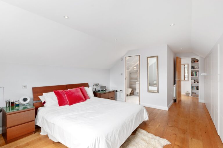 images of property on Thames Village Hartington Road