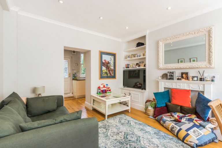 images of property on Cathnor Road