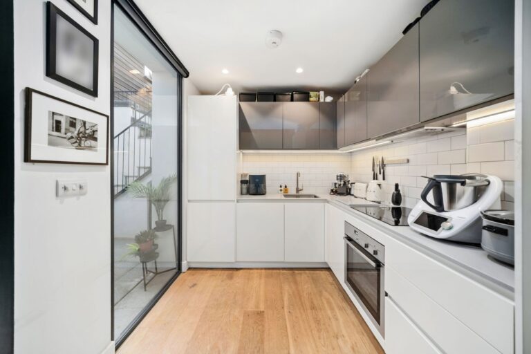 images of property on Greyhound Road