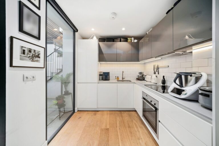 images of property on Greyhound Road