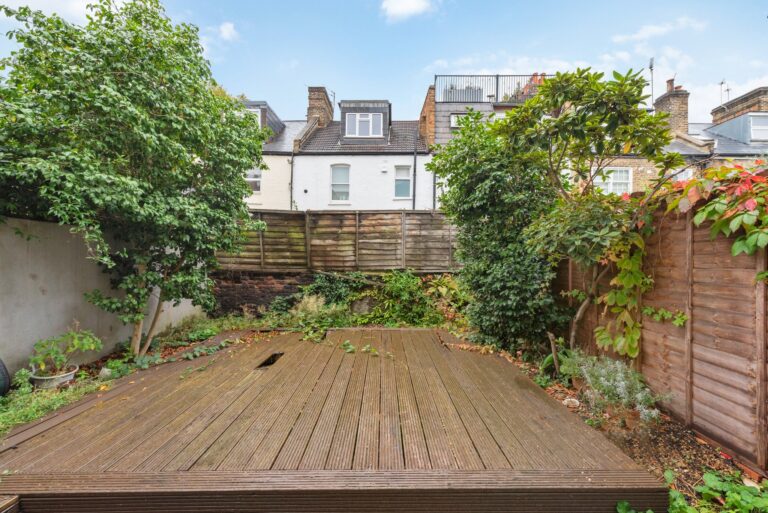 images of property on Ennismore Avenue