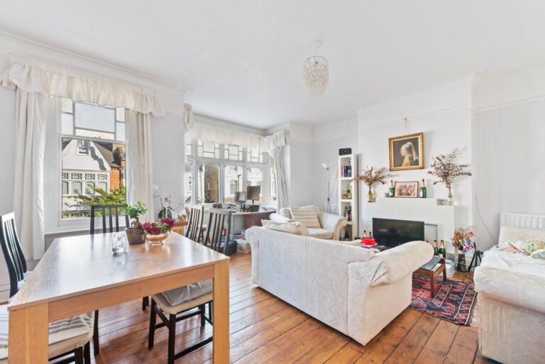 images of property on Ennismore Avenue