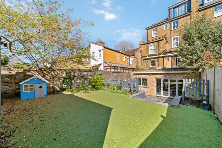 images of property on Thorney Hedge Road