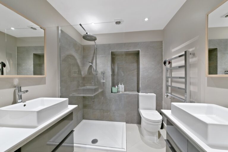 images of property on Thorney Hedge Road