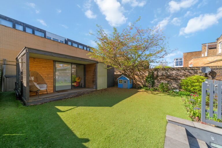 images of property on Thorney Hedge Road