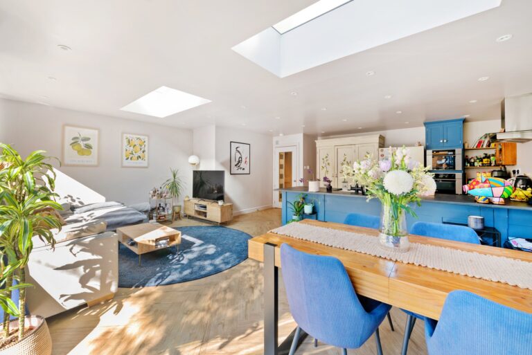 images of property on Thorney Hedge Road