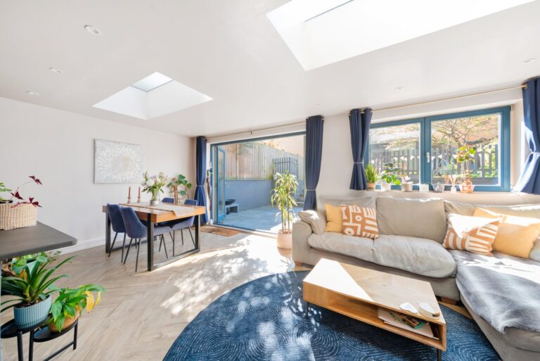 images of property on Thorney Hedge Road