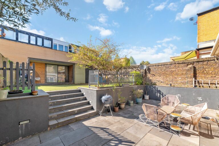 images of property on Thorney Hedge Road