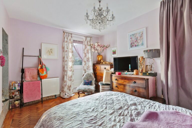 images of property on Chiswick Lane