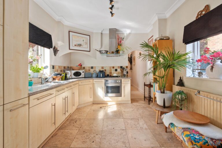 images of property on Chiswick Lane