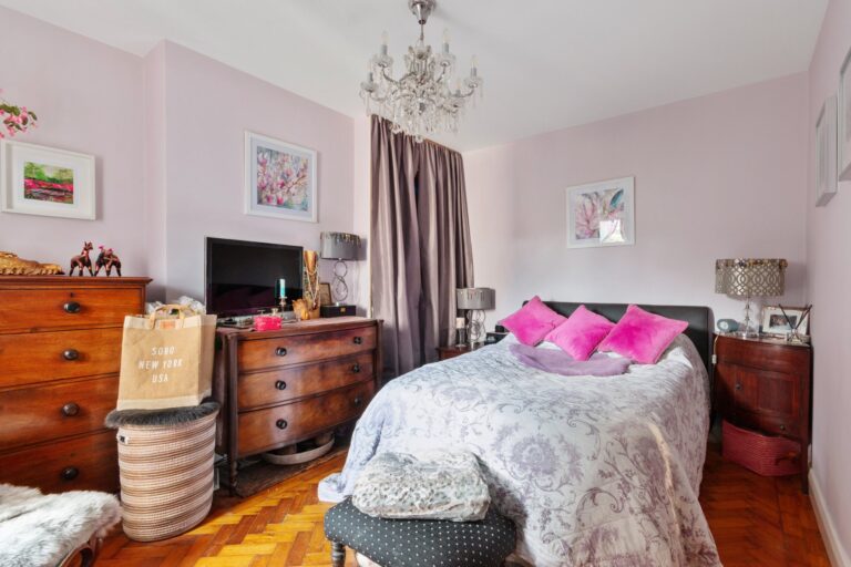 images of property on Chiswick Lane