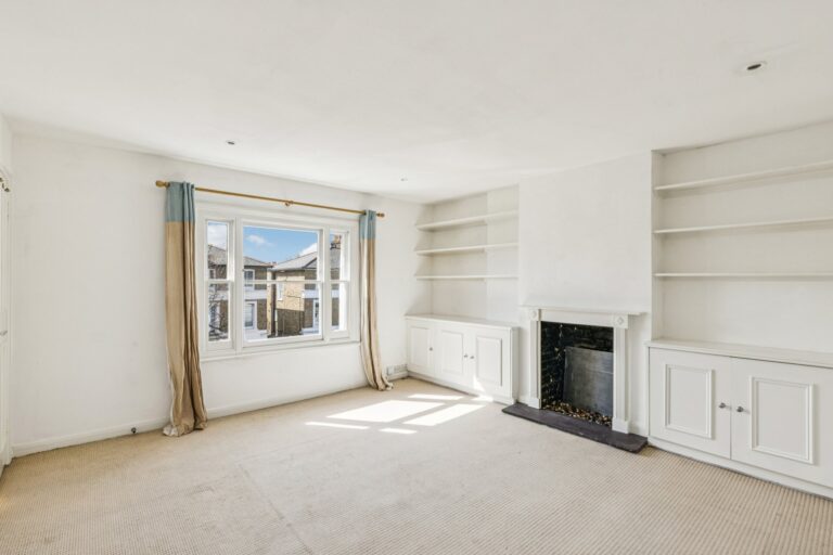images of property on Stowe Road