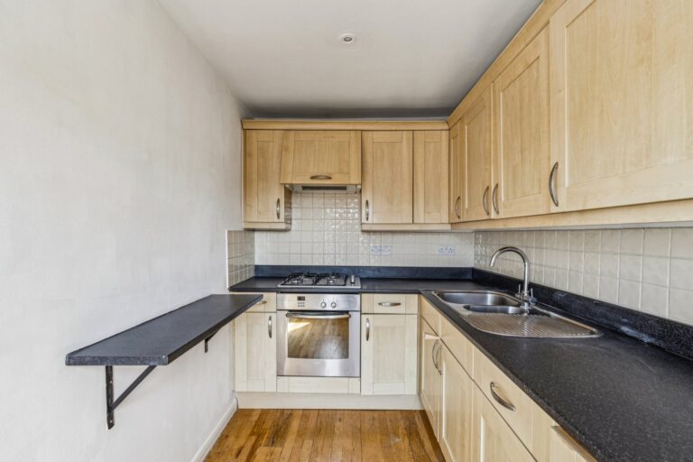 images of property on Stowe Road