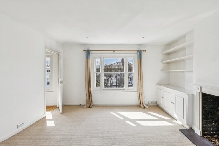 images of property on Stowe Road