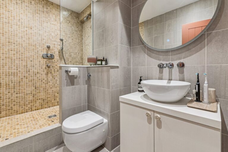 images of property on Askew Road