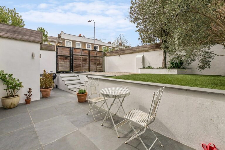 images of property on Askew Road