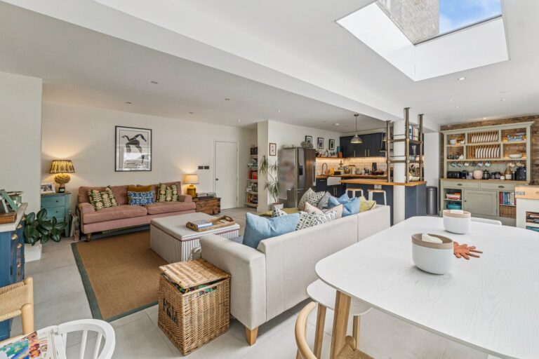 images of property on Askew Road