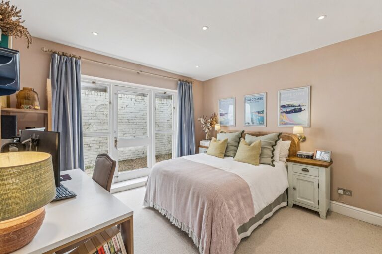 images of property on Askew Road