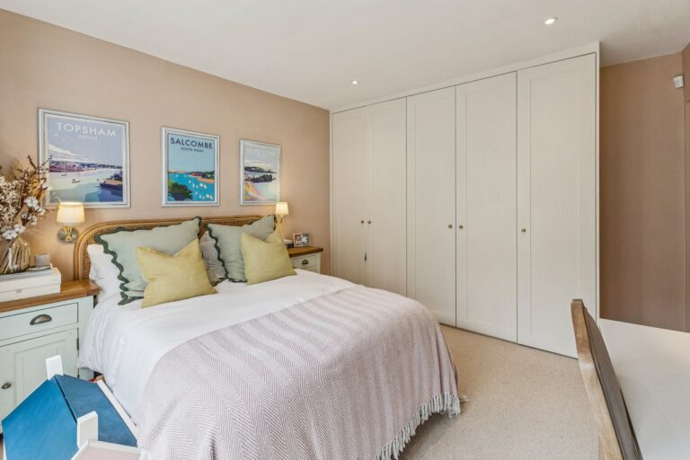 images of property on Askew Road