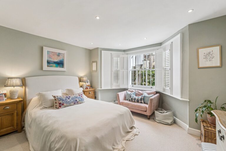 images of property on Askew Road