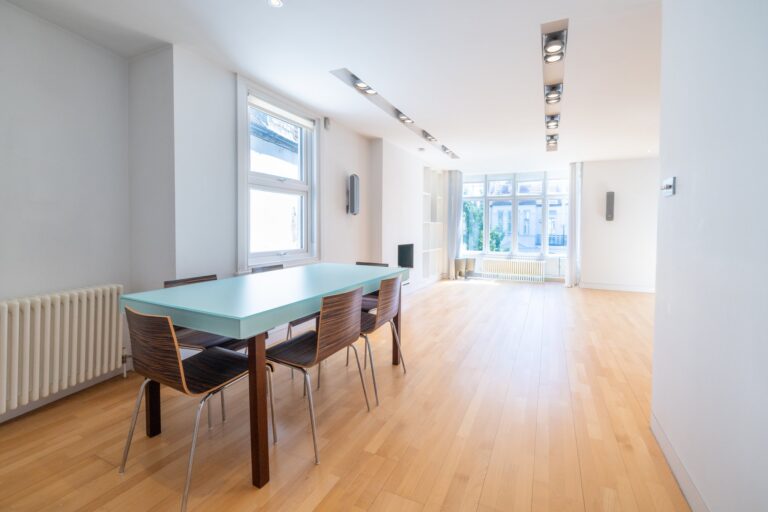 images of property on Rusthall Avenue
