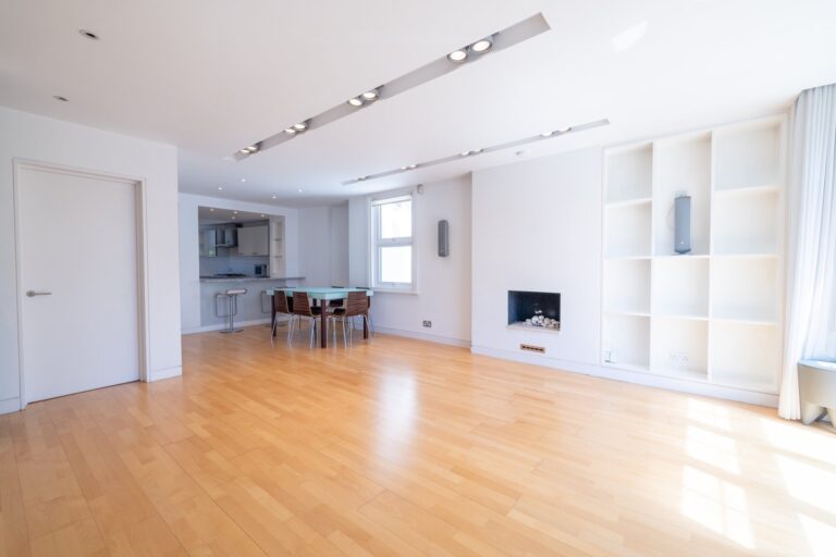 images of property on Rusthall Avenue