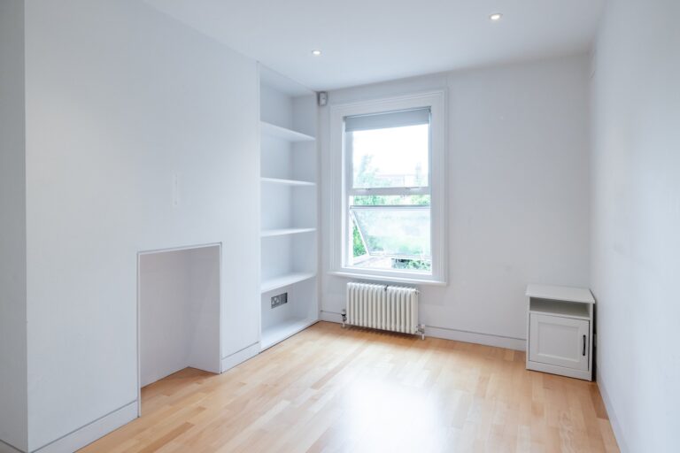 images of property on Rusthall Avenue