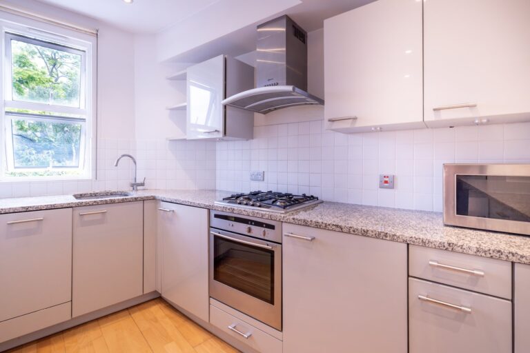images of property on Rusthall Avenue