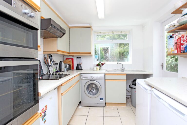 images of property on Perrers Road