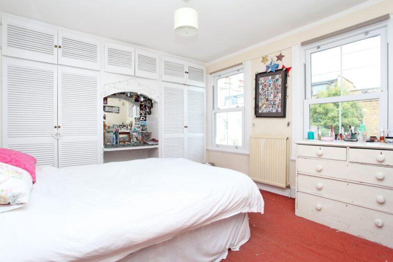 images of property on Perrers Road