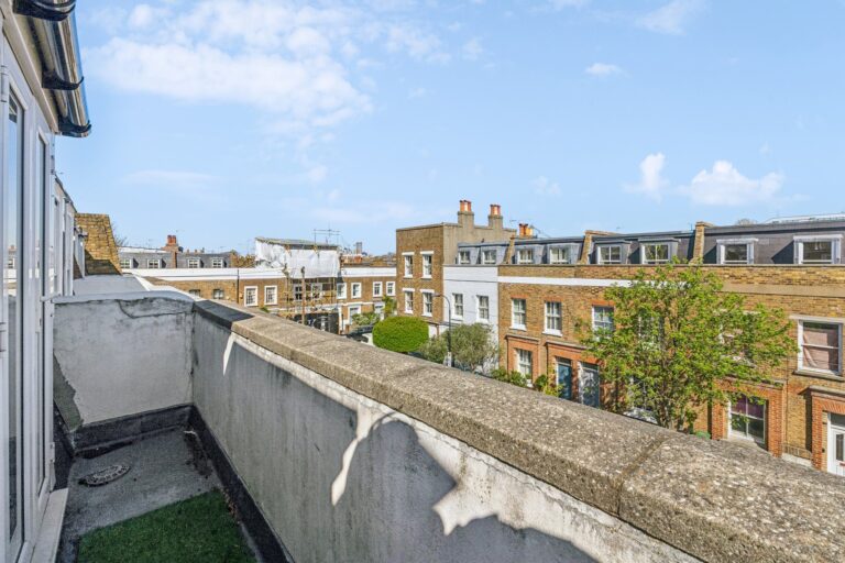 images of property on Perrers Road