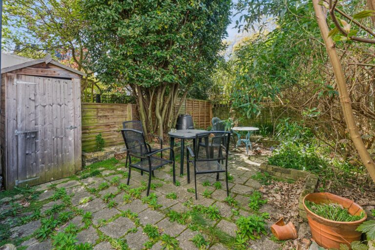 images of property on Perrers Road