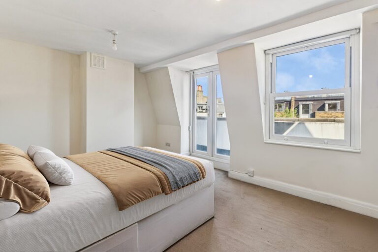 images of property on Perrers Road