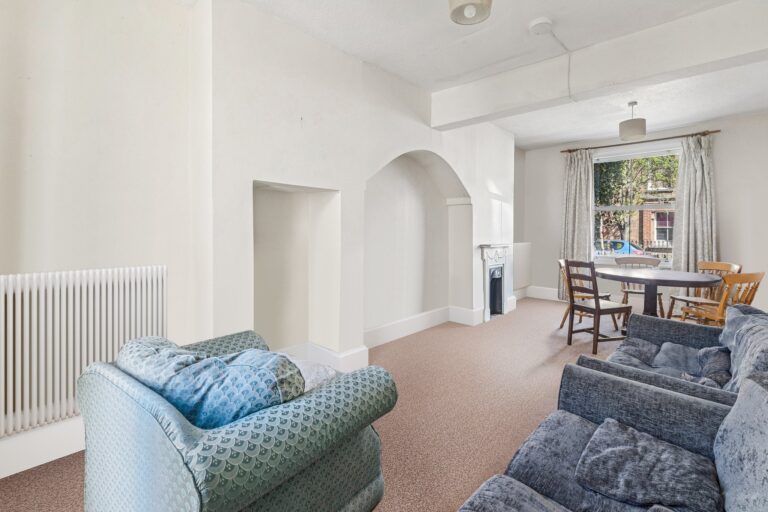 images of property on Perrers Road