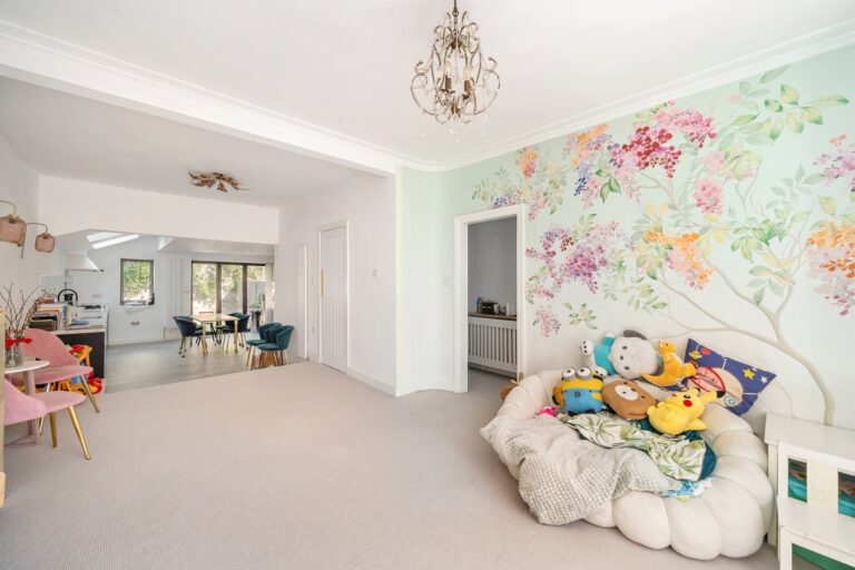 images of property on Waldeck Road