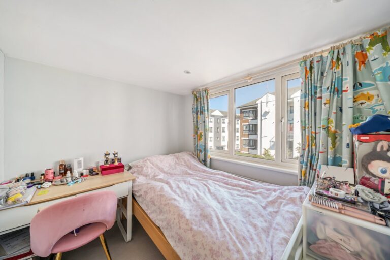 images of property on Waldeck Road