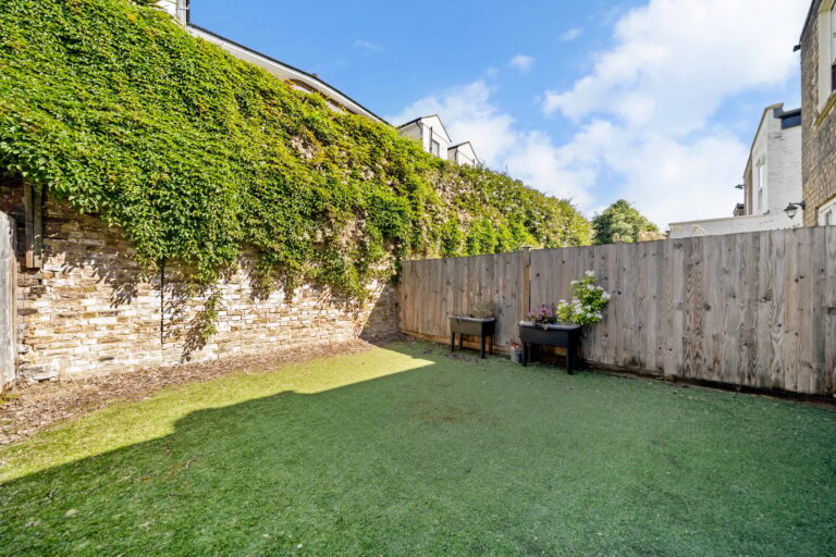 images of property on Waldeck Road