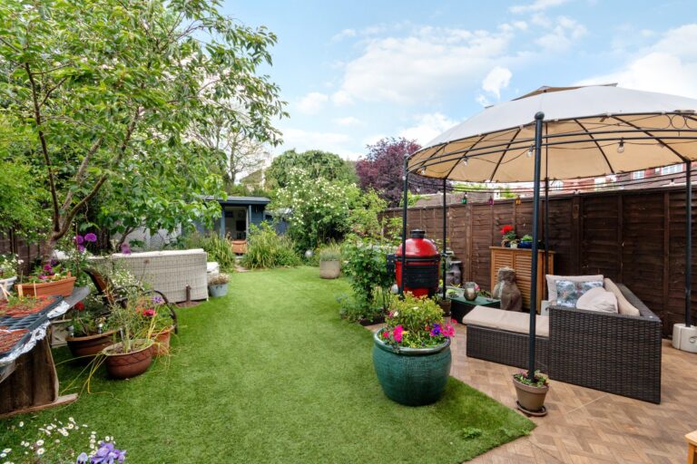 images of property on Lawford Road